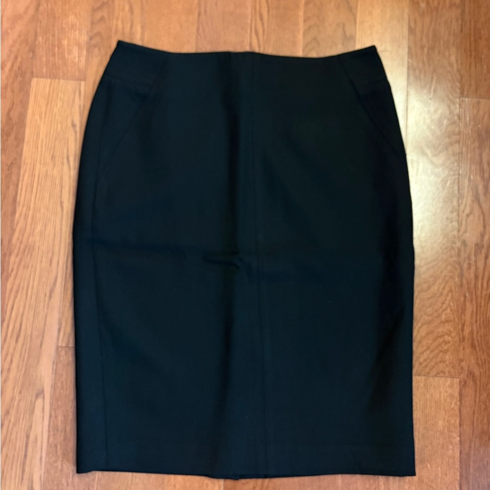 LOFT Classic Black Pencil Skirt. Size 4. NWT